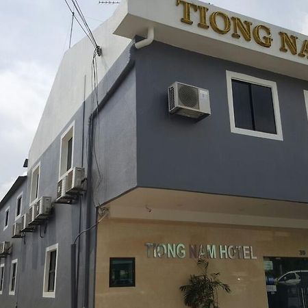 Tiong Nam Hotel Pasir Gudang Exterior photo
